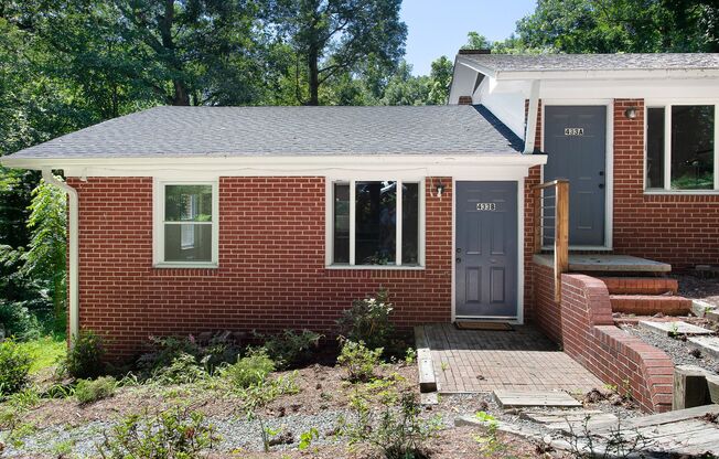 Spacious 1 Bedroom Duplex close to UNC Campus - Updated, Pet Friendly, Private Wooded Lot!