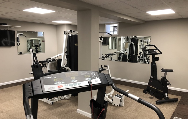 1 bed, 1 bath, 755 sqft, $945, Unit 12