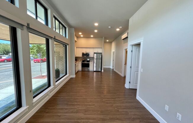 2 beds, 1 bath, 644 sqft, $2,450, Unit 434-434