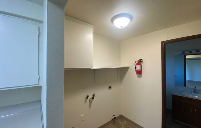 3 beds, 1.5 baths, 1,068 sqft, $1,895, Unit 3145
