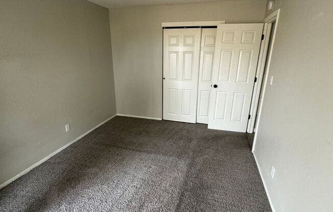 2 beds, 1 bath, $825, Unit #6