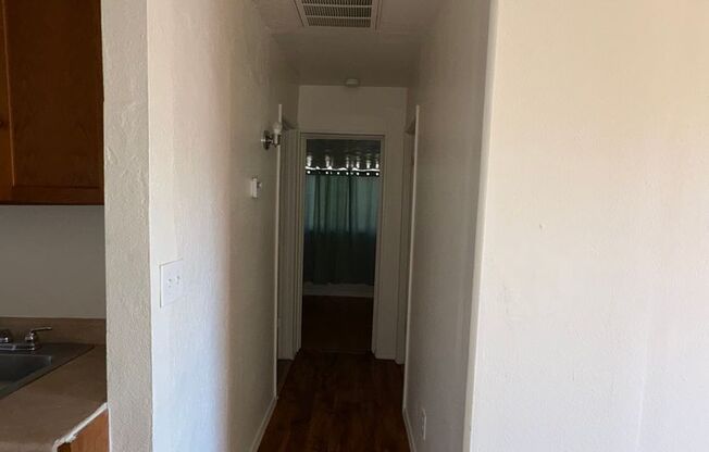 2 beds, 1 bath, $1,195, Unit # 5