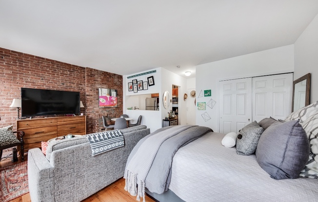 350 W 14 ST