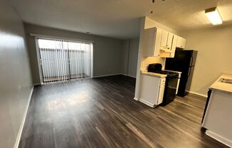 2 Bedroom 1 Bathroom Garden Level Apartment in Aurora
