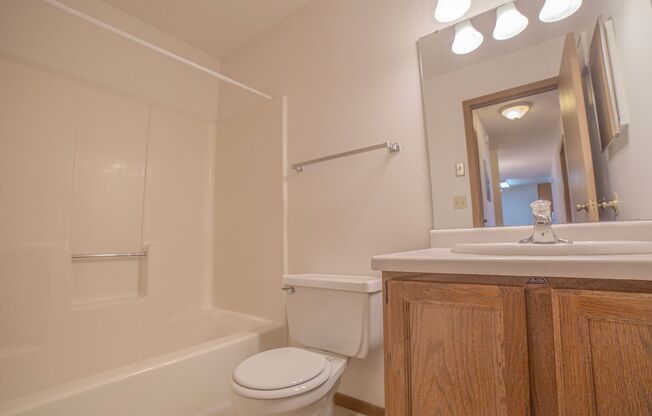 2 beds, 1 bath, 850 sqft, $750, Unit 4330-203