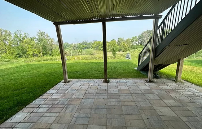 Gorgeous 5 Bedroom, 3.5 Bath Single Family Home w/Sun Deck!