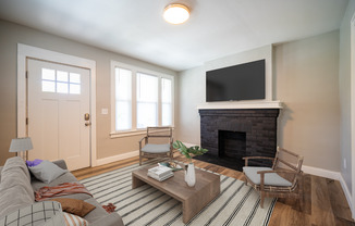 3 beds, 1 bath, $1,495, Unit 701