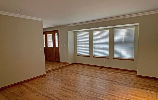 Spacious 5 bedroom, 2-story in Briargate