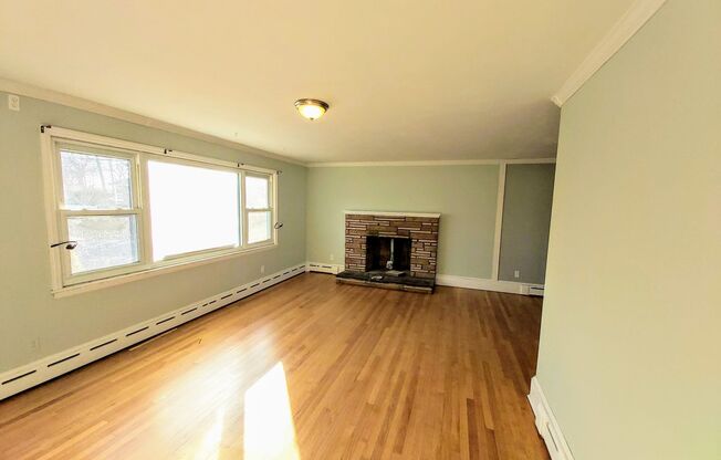 OVERSIZED NEWLY REMODELED E.END RANCH W/ 2 CAR GAR 6 BDRMS & 2 BATHS