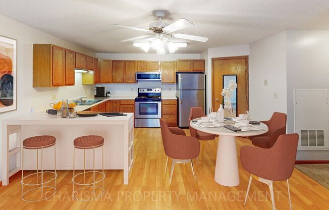 3 BEDROOM, 2 BATH WALK IN TOWNHOME, ATTACHED GARAGE, PRIVATE MASTER BATH!