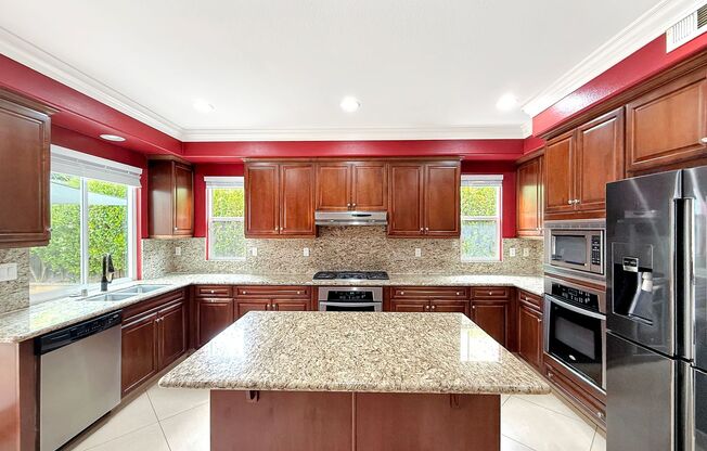 Beautiful 5 Bed, 4 Bath Home on Quiet Trail Dr in Chula Vista!