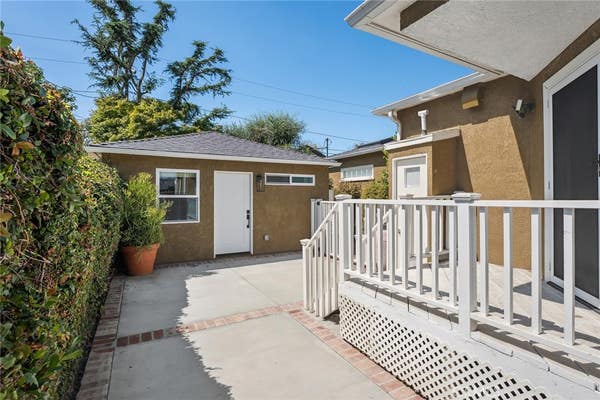 4039 COLONIAL AVE