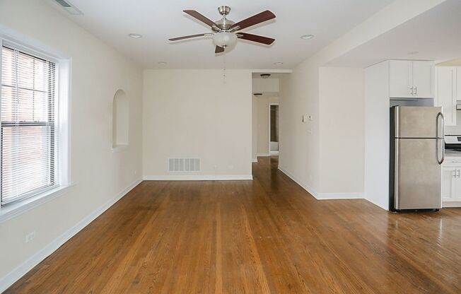 3 beds, 2 baths, 1,270 sqft, $3,700, Unit 1821L-1