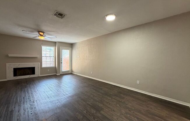 AVAILABLE NOW 2 BEDROOM 1.5 BATH TOWNHOME IN SW FORT WORTH
