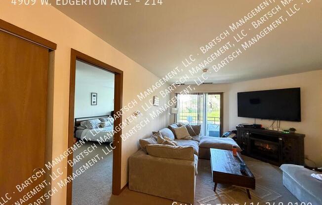4909 W EDGERTON AVE