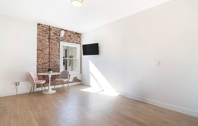 Studio, 1 bath, 223 sqft, $2,225, Unit 402