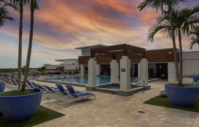 Hermitage_Apartments_Pool_7_Saint_Petersburg_FL