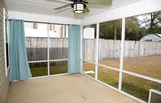 Central Niceville home w/ lawncare included!