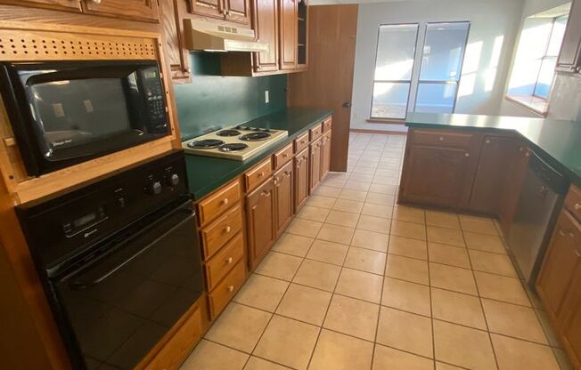 3 beds, 2 baths, $2,095