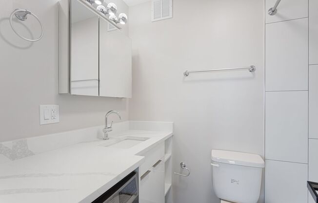 1 bed, 1.5 baths, 662 sqft, $2,400, Unit 18L