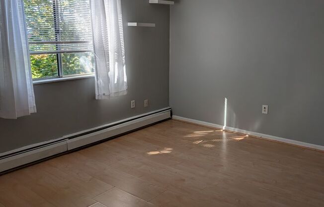 East Somerville 2 bedroom with parking!