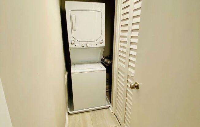1 bed, 1 bath, 675 sqft, $1,425, Unit B10