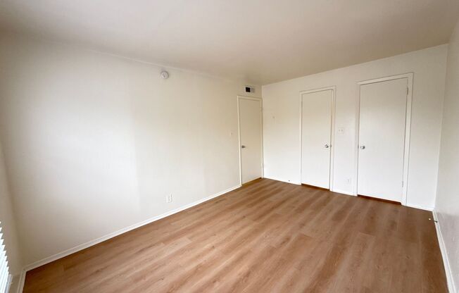 2 beds, 1 bath, 924 sqft, $1,875, Unit OPA-252