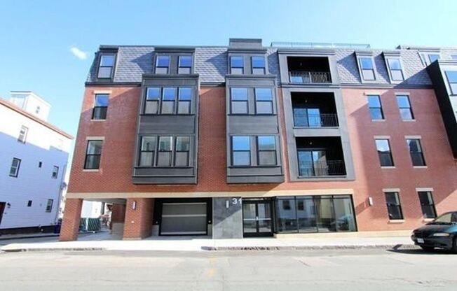 Room Available in Modern 2BR Condo – Jeffries Point / East Boston