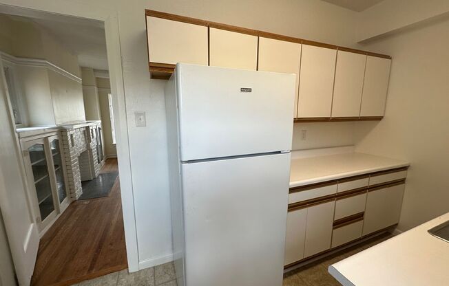 1 bed, 1 bath, 572 sqft, $1,400, Unit Old King Edward 37