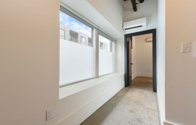 1 bed, 1 bath, 400 sqft, $1,275, Unit Schwab Industrial-004