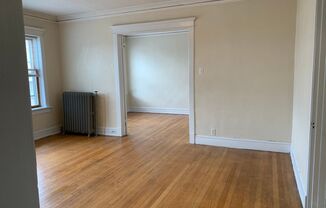 2 beds, 1 bath, $1,300, Unit 6