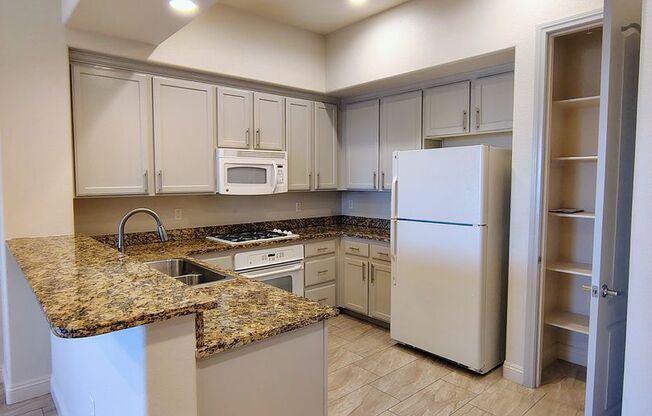 Manhattan - Guard Gated Community