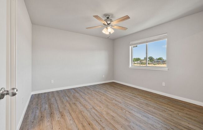 3 beds, 2.5 baths, 1,402 sqft, $1,800, Unit B150