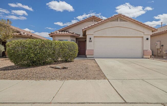 Awesome 4 Bedroom Home with Pool in Continental Reserve