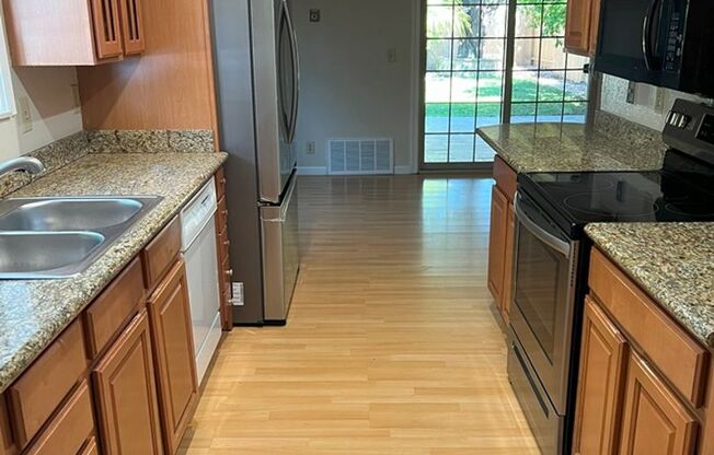DESIRABLE 3bd/2.5ba WITH 2 CAR GARAGE AND PRIVATE BACK YARD ON A CUL-DE-SAC ROAD!!!