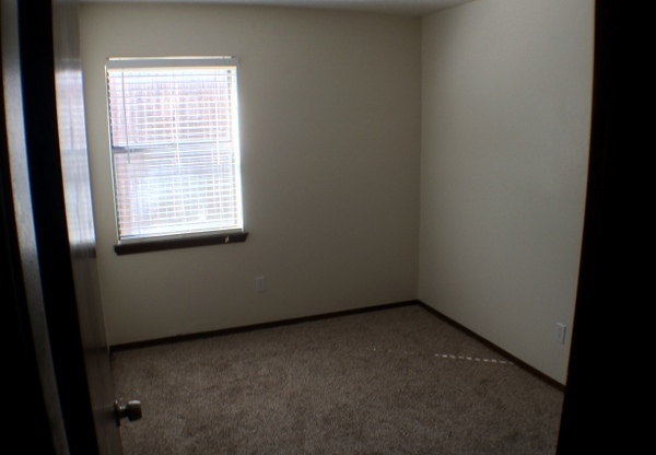 Move in Special!! 3 Bed, 2 bath, 2 car garage home - Noble, OK