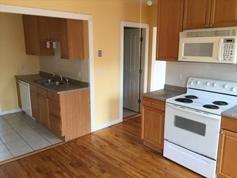 3 beds, 1 bath, 1,150 sqft, $1,995, Unit 3