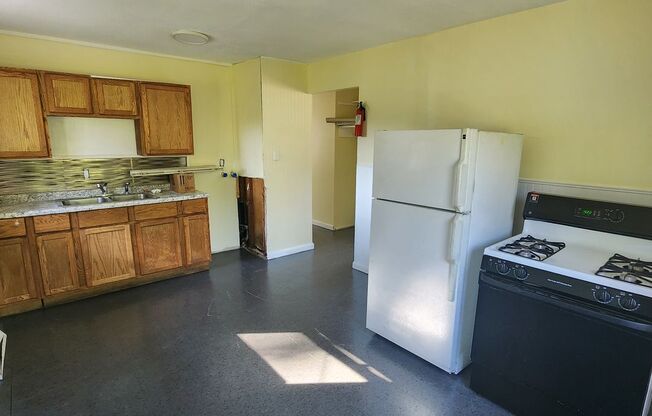 3 beds, 1 bath, $1,200