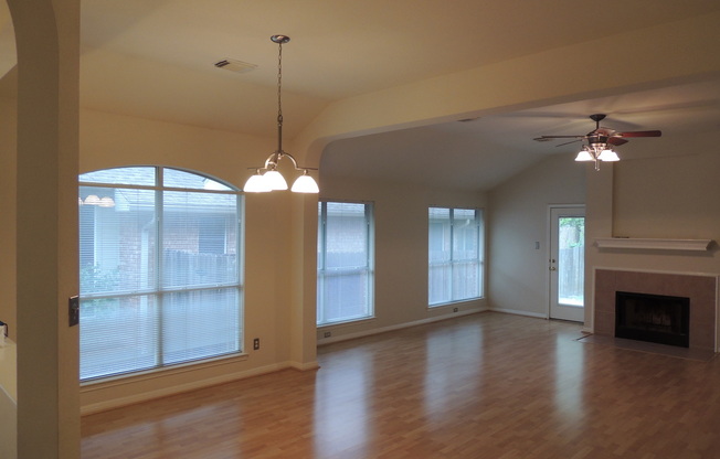 Beautiful 3 bedroom home Close to The Domain!