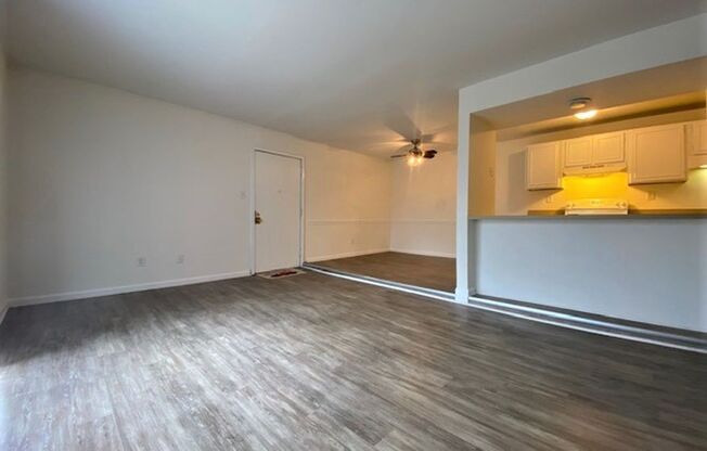 High Meadows - Spacious 2 bed, 1.5 bath Garden condo 2nd floor