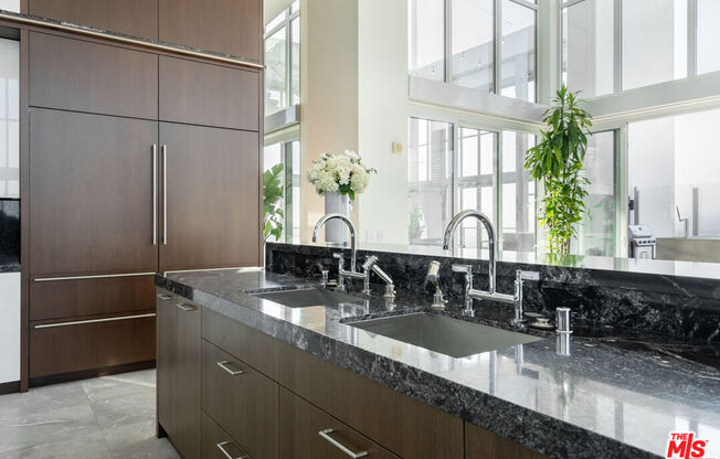 6 beds, 9.5 baths, 19,313 sqft, $80,000, Unit PH