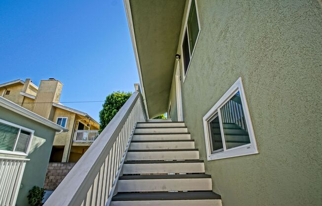 NEWLY REMODELED, SPLIT-LEVEL 3BR2BA DUPLEX W/ OCEAN VIEW, SPACIOUS YARD/PATIO & LARGE 2-CAR GARAGE ON QUIET STREET JUST BLOCKS TO SCHOOLS, PARK, SHOPPING & BEACH!