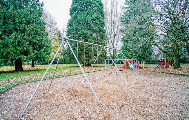 3 beds, 1 bath, 950 sqft, $1,620, Unit C-08