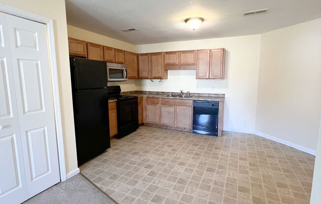 2 beds, 1 bath, 1,000 sqft, $1,050, Unit A