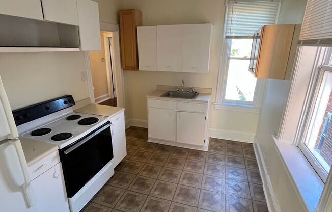 3 beds, 1 bath, $1,400, Unit 145-2F