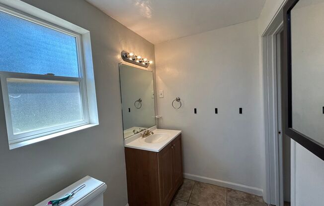 2 beds, 1 bath, $1,900