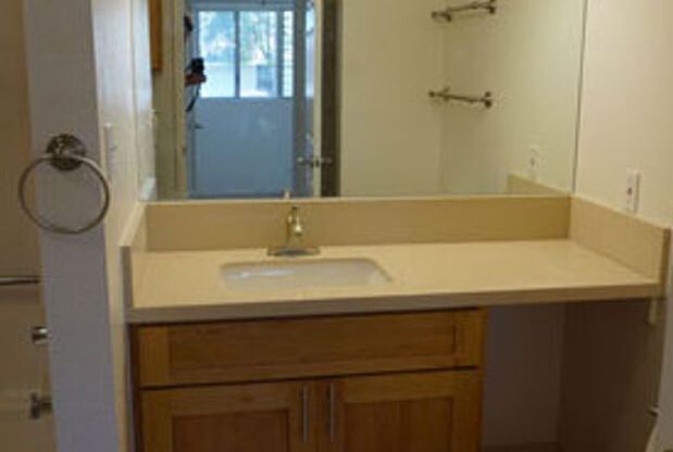 2 Bedroom, 1 Bath in Waipio Gentry