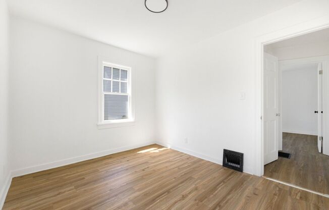 3 Bedroom home! **2ND MONTH RENT FREE*