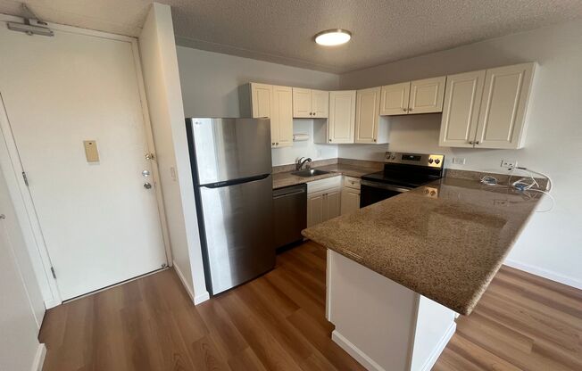 Chateau Waikiki: 1 bed/1 bath/1 parking