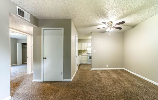 2 beds, 1 bath, 812 sqft, $925, Unit L-6